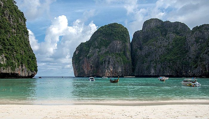 Setelah 3 Tahun Ditutup, Thailand Kembali Buka Pantai yang 'Dipopulerkan' Leonardo DiCaprio